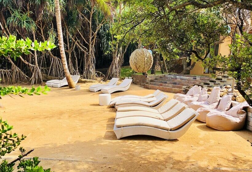 Thaproban Pavilion Resort & Spa