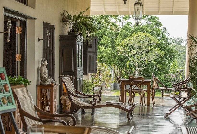 Villa Mayurana By Edwards Collection