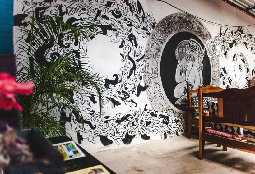 فندق صغير Yaxche Centro Hostal Y Camping