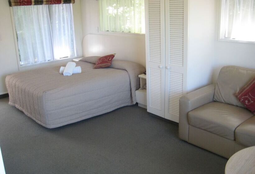 755 Regal Court Motel