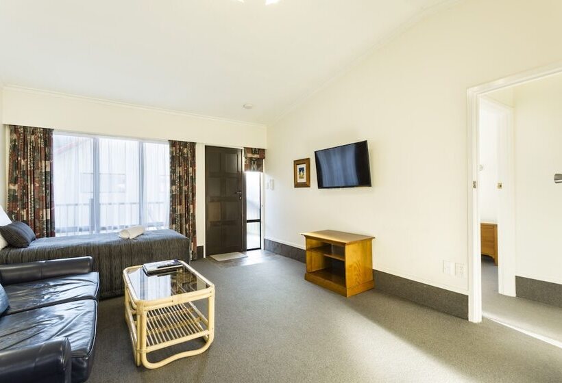 755 Regal Court Motel