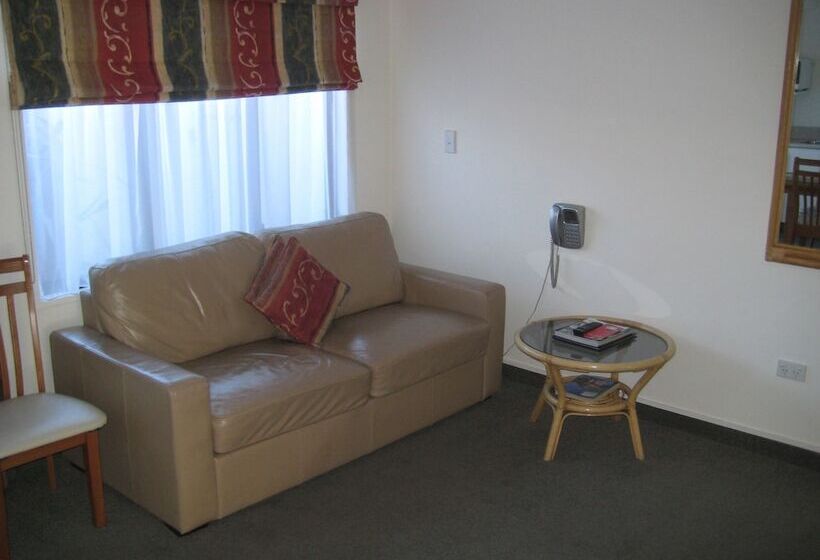 755 Regal Court Motel