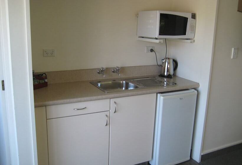 755 Regal Court Motel