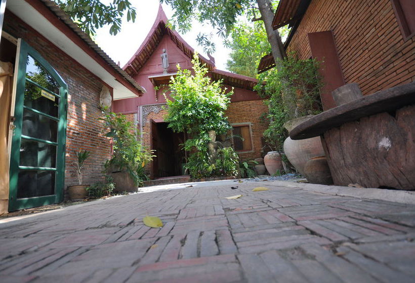 Ayutthaya Bouchic Hostel
