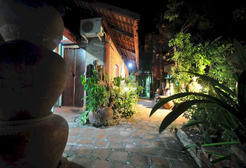 Ayutthaya Bouchic Hostel