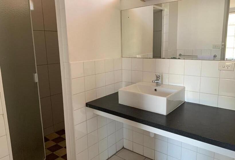 Beaconsfield Lodge Motel