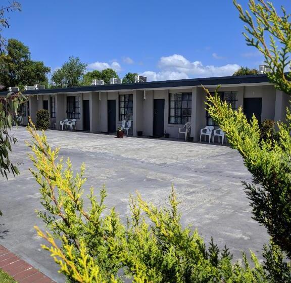 Beaconsfield Lodge Motel
