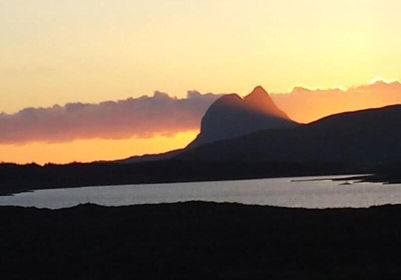 مبيت وإفطار Altnacealgach Motel