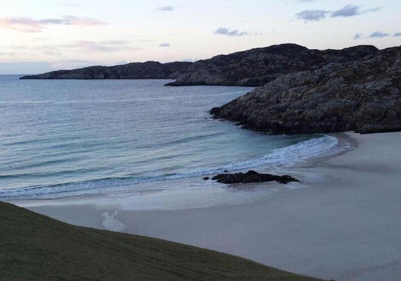 مبيت وإفطار Altnacealgach Motel