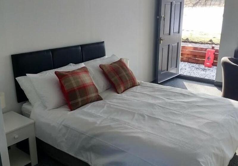 مبيت وإفطار Altnacealgach Motel