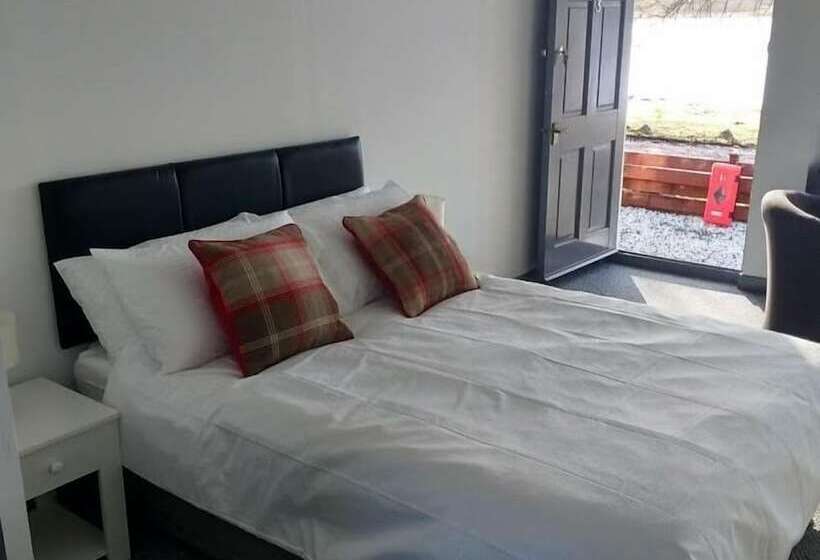 مبيت وإفطار Altnacealgach Motel