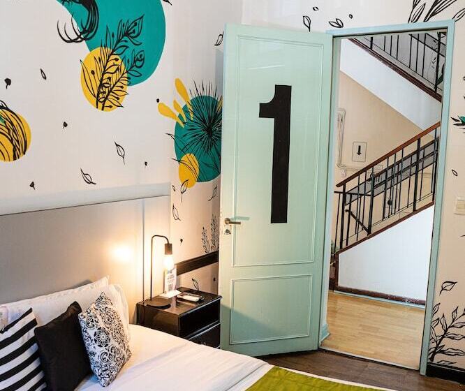 تختخواب و صبحانه Art Factory Soho