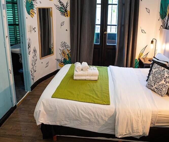 تختخواب و صبحانه Art Factory Soho