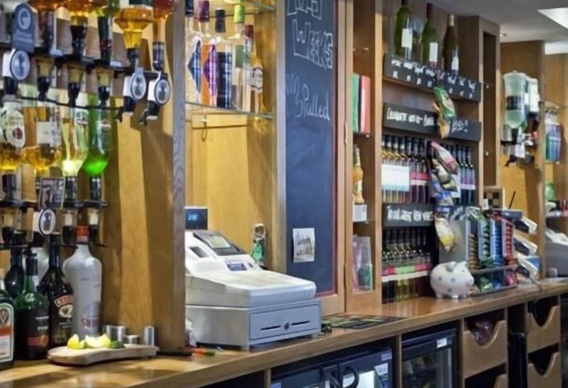 Bed and Breakfast Burton Stone Inn   Free Parking On Site