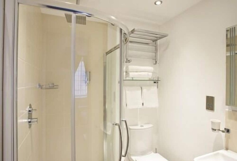 Bed and Breakfast Burton Stone Inn   Free Parking On Site