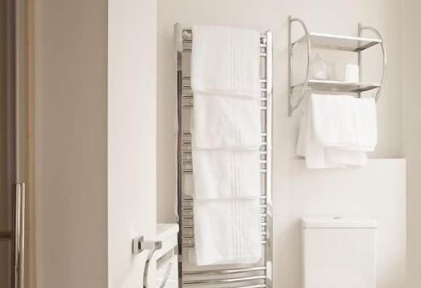 Bed and Breakfast Burton Stone Inn   Free Parking On Site