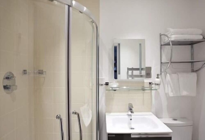 Bed and Breakfast Burton Stone Inn   Free Parking On Site