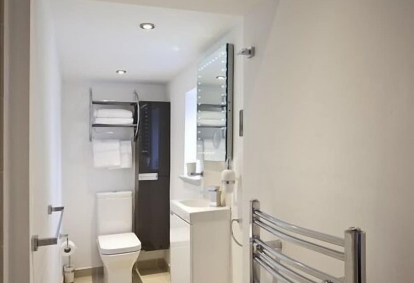 Bed and Breakfast Burton Stone Inn   Free Parking On Site