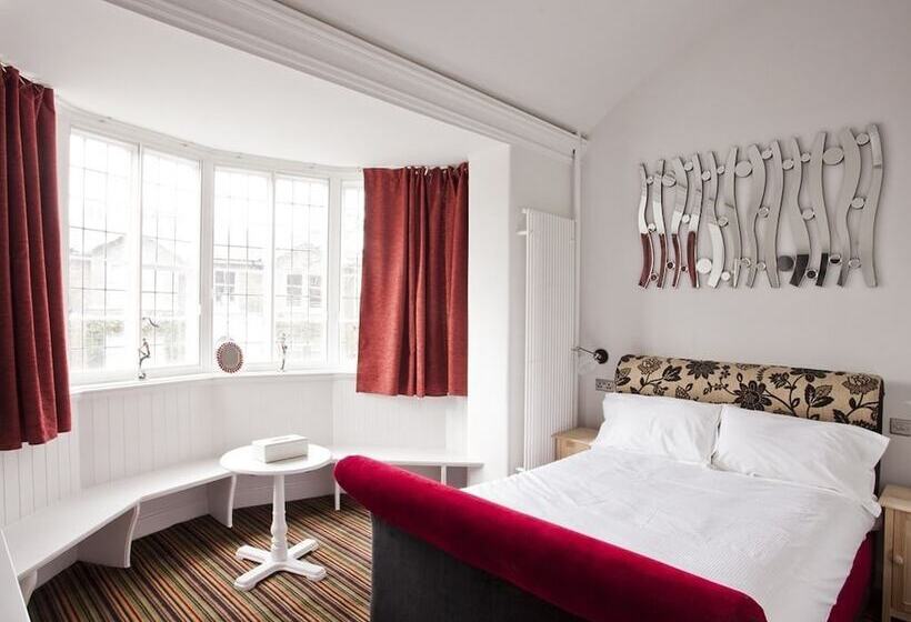 Bed and Breakfast Burton Stone Inn   Free Parking On Site