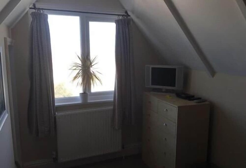 Bed and Breakfast Smarties Surf Lodge