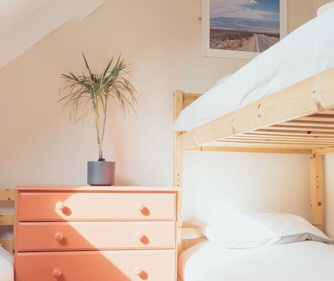 Bed and Breakfast Smarties Surf Lodge