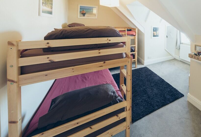 مبيت وإفطار Smarties Surf Lodge