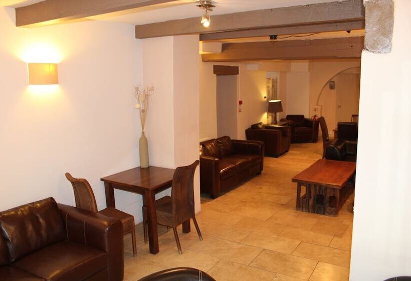 مبيت وإفطار The Coach House