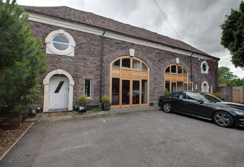 مبيت وإفطار The Coach House