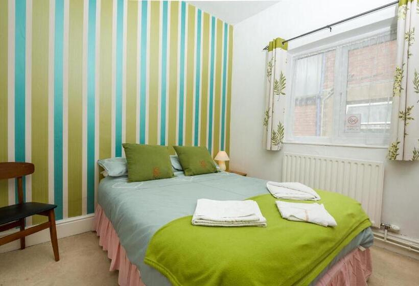 مبيت وإفطار Uk Travel & Hospitality Ltd Ta Canberra