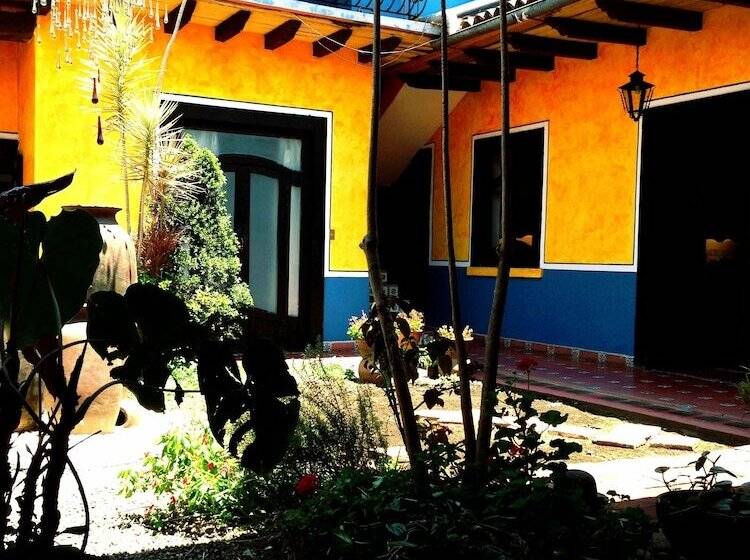 Casa Chikita Bed & Breakfast