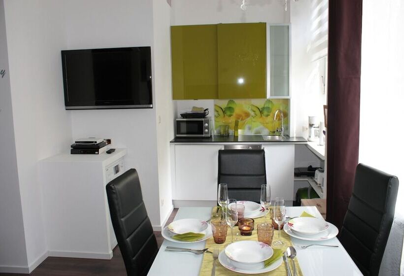 Govienna Small Modern Apartment