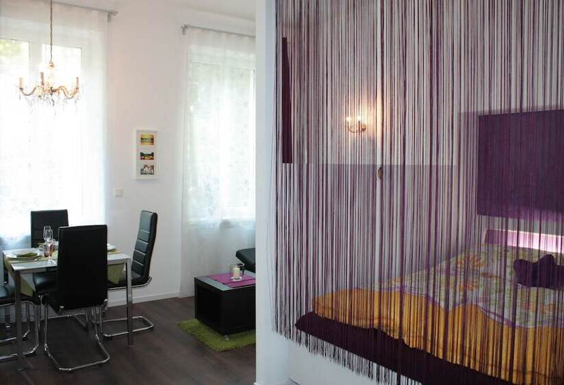 Govienna Small Modern Apartment