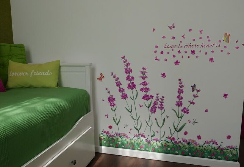 Govienna Small Modern Apartment