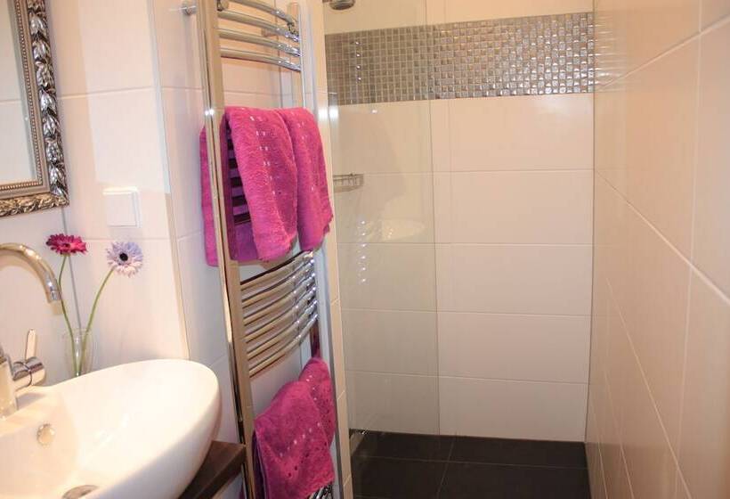 Govienna Small Modern Apartment