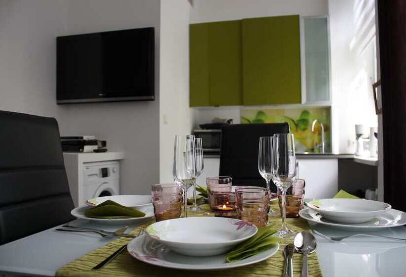 Govienna Small Modern Apartment