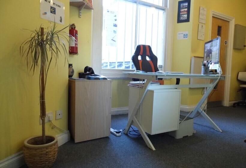 Homestay Bristol   Hostel