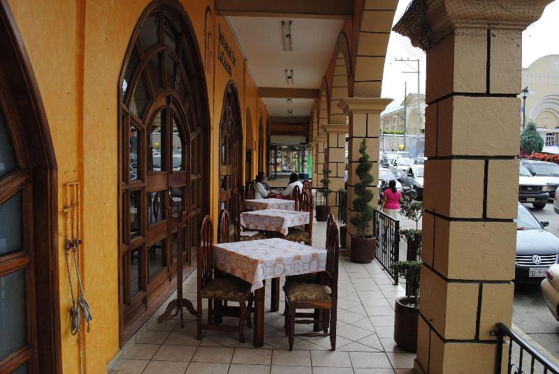 Отель Arcos Del Parque