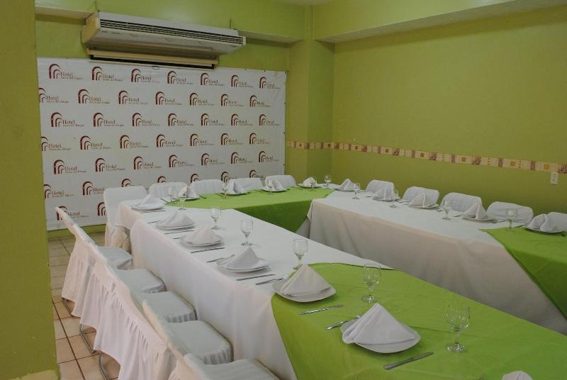 Отель Arcos Del Parque