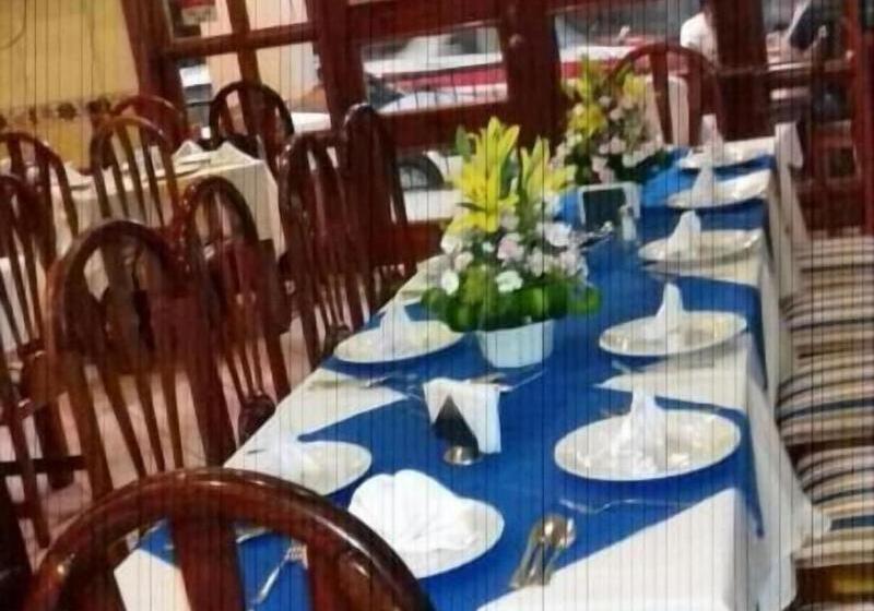 Отель Arcos Del Parque