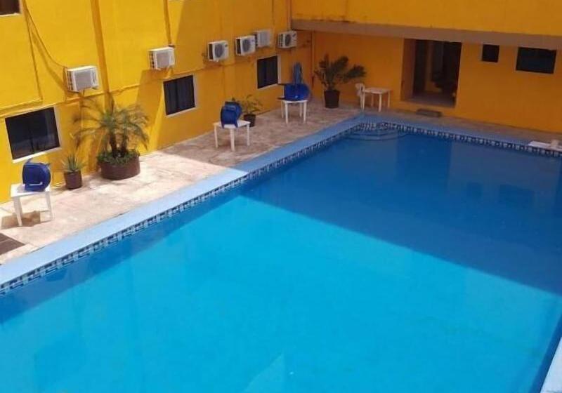 Отель Arcos Del Parque