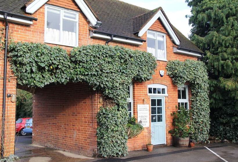 ホテル Bel And The Dragon Odiham