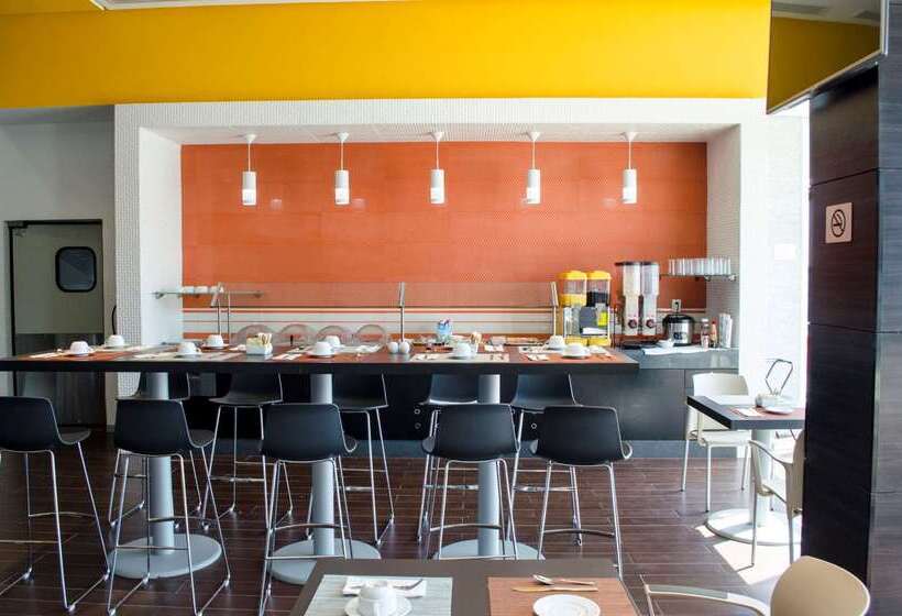 Отель Casa Inn Galerias Celaya