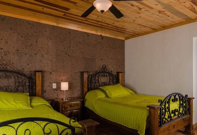 בית מלון כפרי Cascada Inn