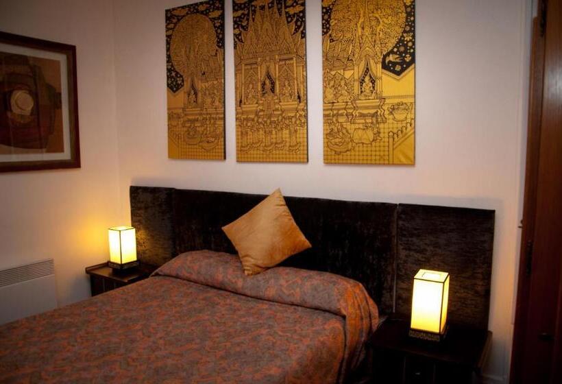 Отель Castel De Siam