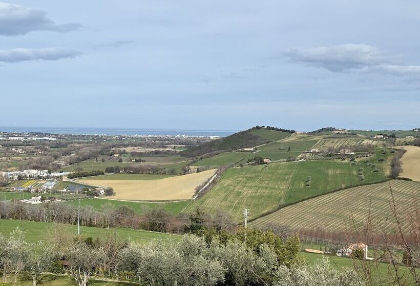 בית מלון כפרי Castello Di Monterado