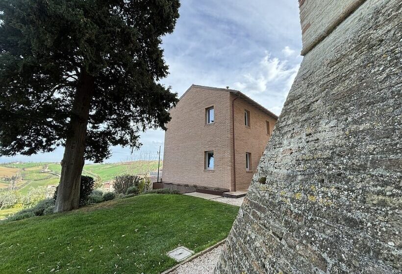 בית מלון כפרי Castello Di Monterado