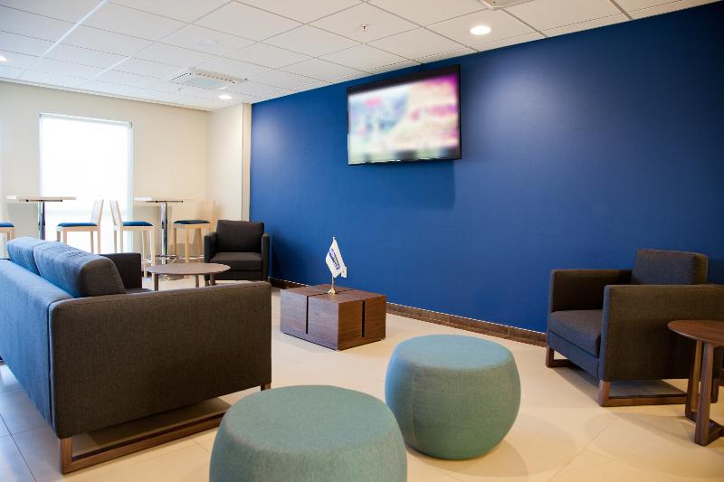 בית מלון כפרי City Express By Marriott Apizaco