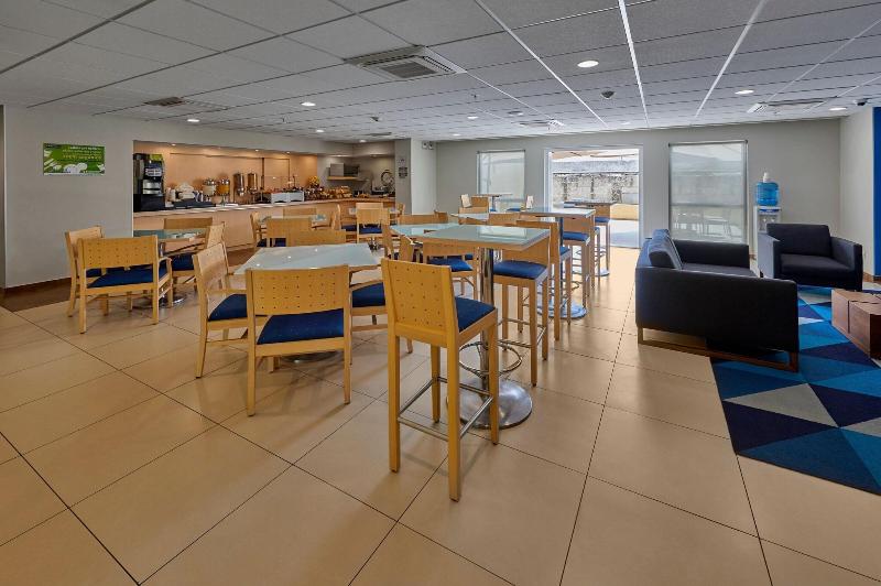 בית מלון כפרי City Express By Marriott Apizaco