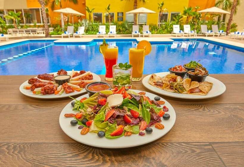 فندق City Express Plus By Marriott Cabo San Lucas