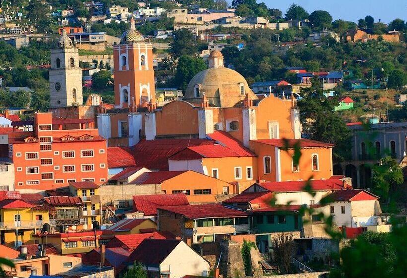 فندق Del Valle Inn